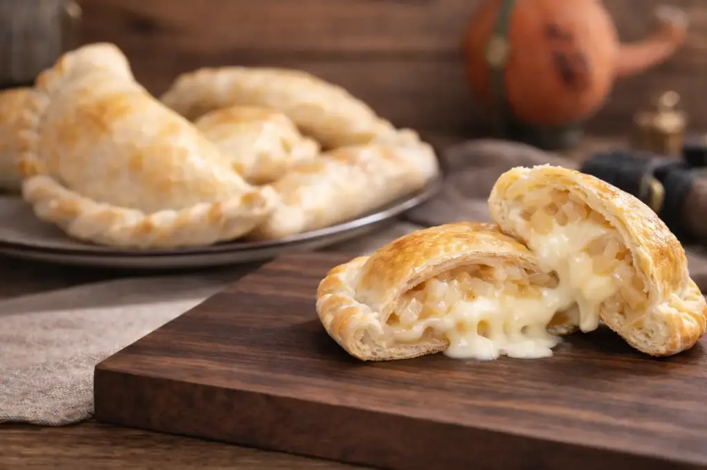[EMPA-03] EMPANADA DE CEBOLLA Y QUESO